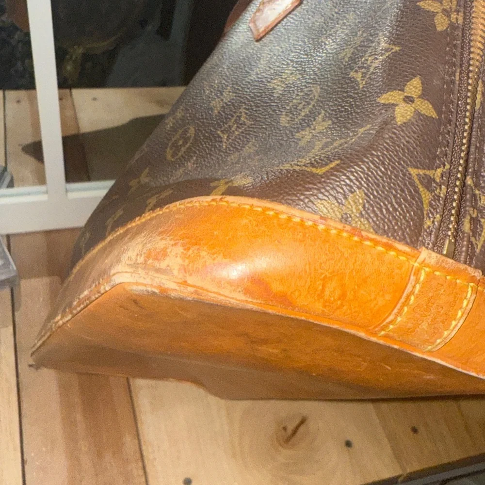 Authentic Louis Vuitton Vintage Alma LV Brown Tan Monogram